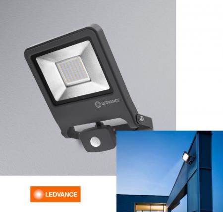 LEDVANCE Endura LED Außenfluter mit Sensor 50W 3000K warmweißes Licht IP44 dunkelgrau